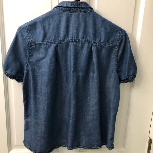 EUC Set of 2 Women’s Button-Up Shirts: 1 Floral and 1 Denim Short-Sleeve - Picture 2 of 16
